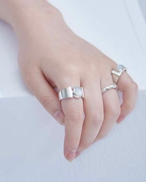 WIDE FIN RING / STONE