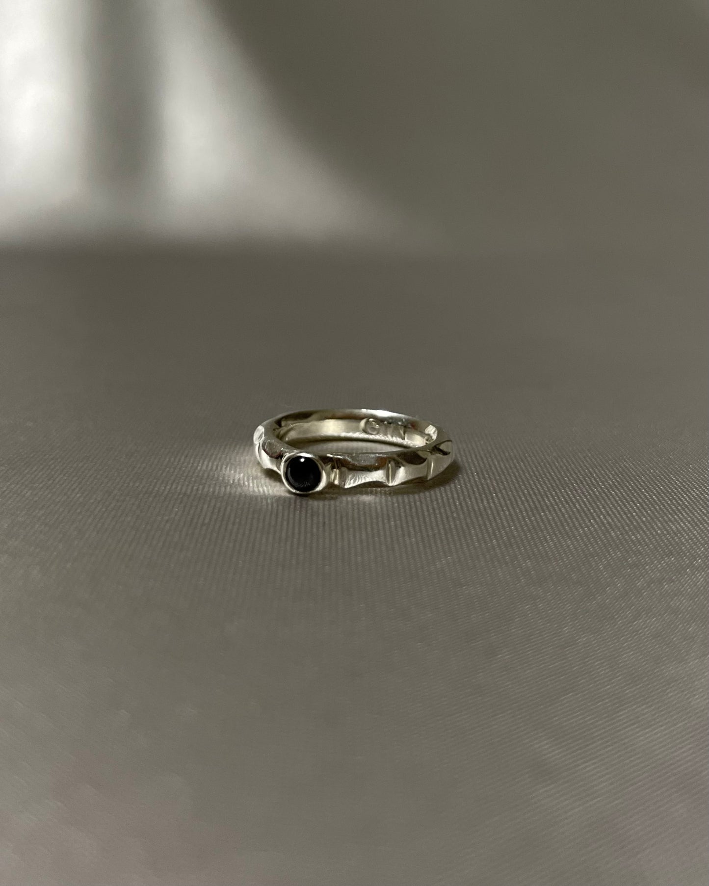 FIN RING / STONE
