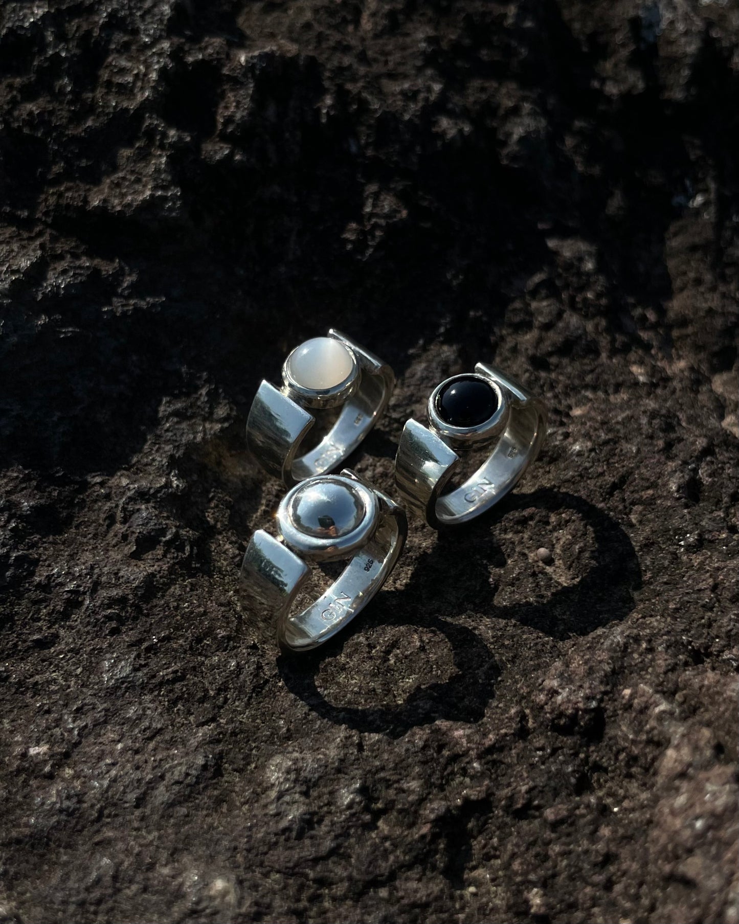 WIDE FIN RING / STONE