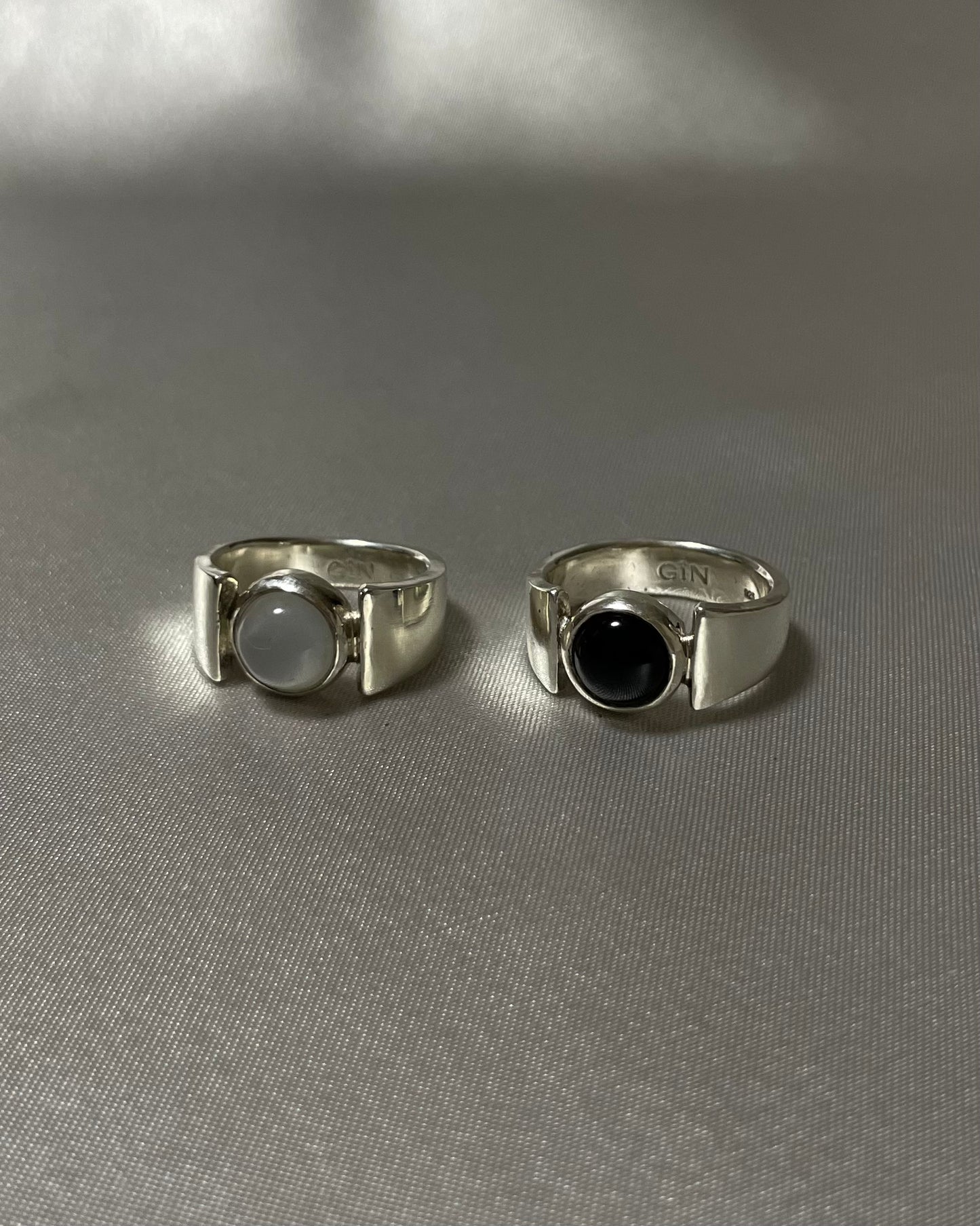 WIDE FIN RING / STONE