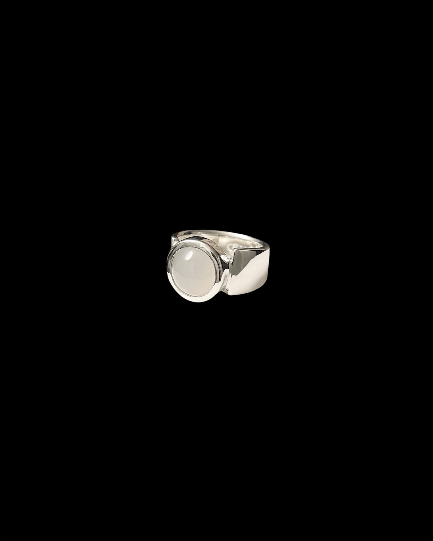 WIDE FIN RING / STONE
