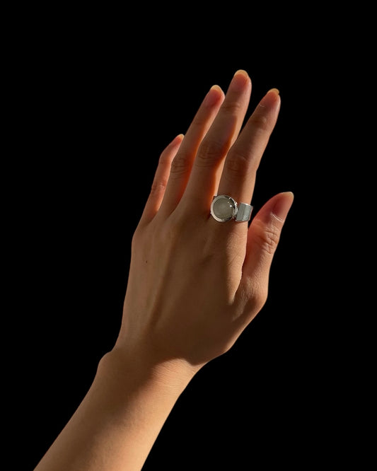 WIDE FIN RING / STONE